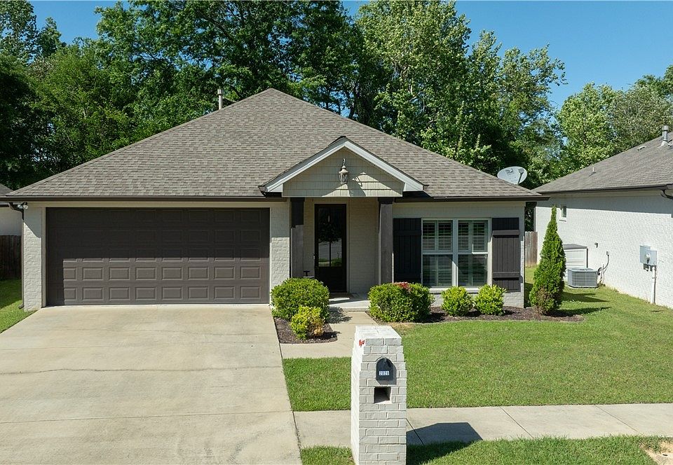 1st image of 2028 Waterford Cir