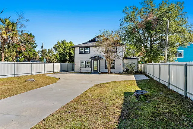 3 bed, 1100 sqft, $1,800 — Photo 2