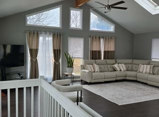 2302 Greenbriar Ln, Lake Villa, IL 60046