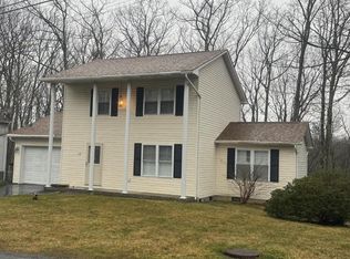 122 Panda Dr, Shady Spring, WV 25918