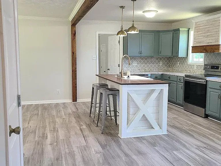 613 Haverford Ln — Photo 5