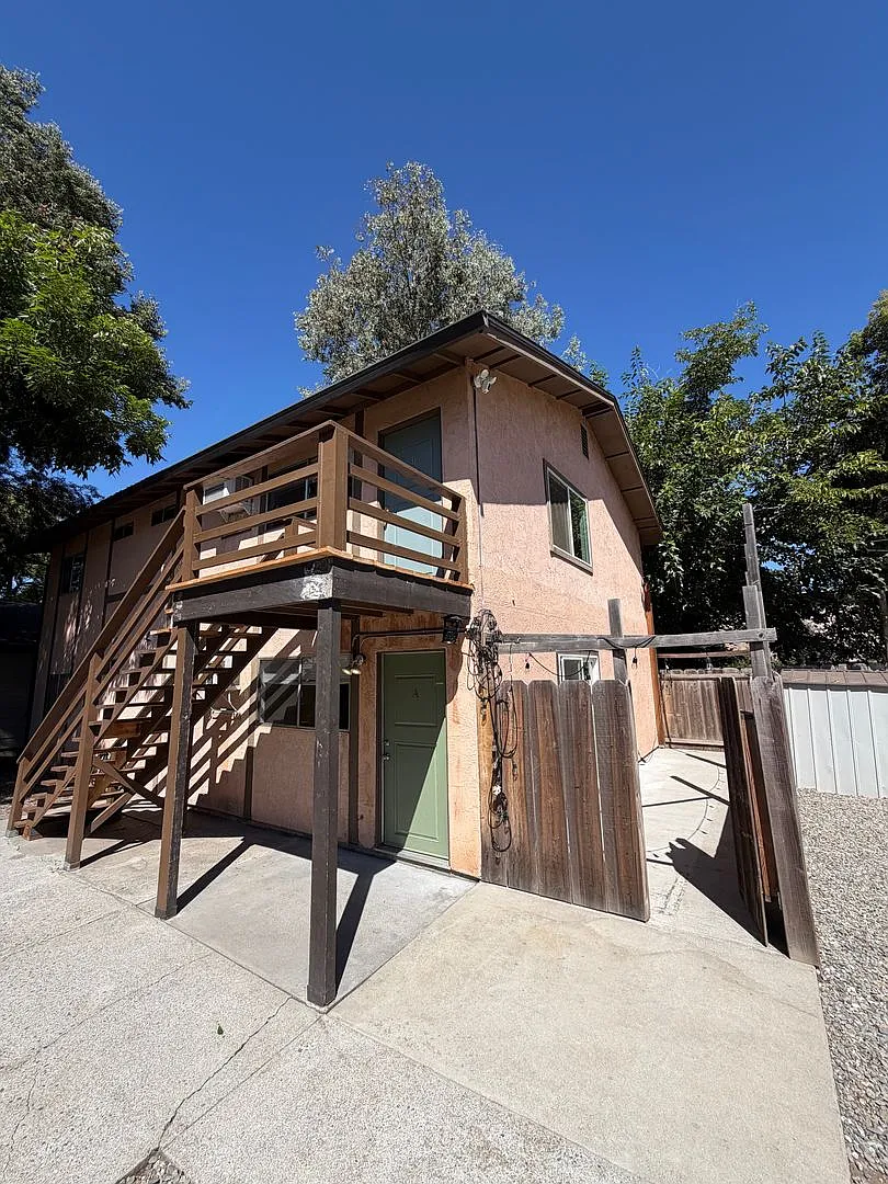 1448 Warner St — Photo 1