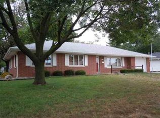 420 Mayfair Dr, Lincoln, IL 62656