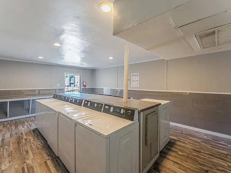 South Crest Apartments: All Bills Paid -Dazzling Dallas Apartments in Quiet Area! — Photo 104