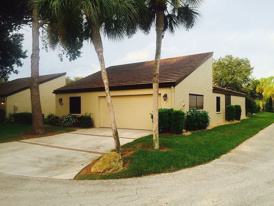 2nd image of 3829 Glen Oaks Manor Dr