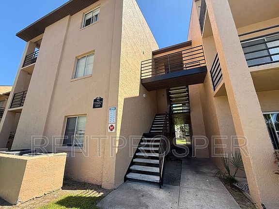 2nd image of 5225 Via Hacienda Cir APT 315-B