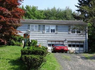 18 Schoolhouse Dr, Danbury, CT 06811