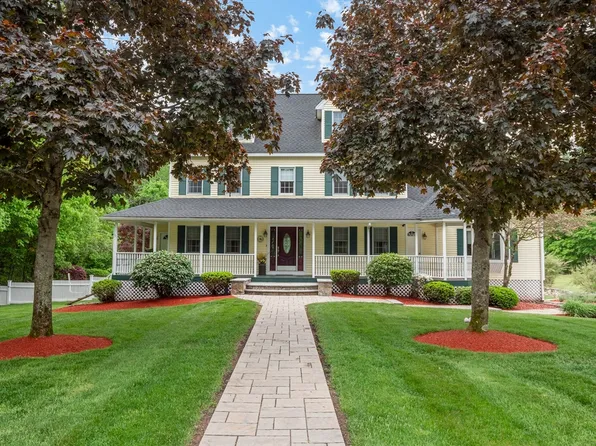 7 Robinhood Rd, Tyngsboro, MA 01879
