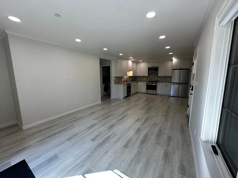 607 Wellington Dr #B — Photo 6