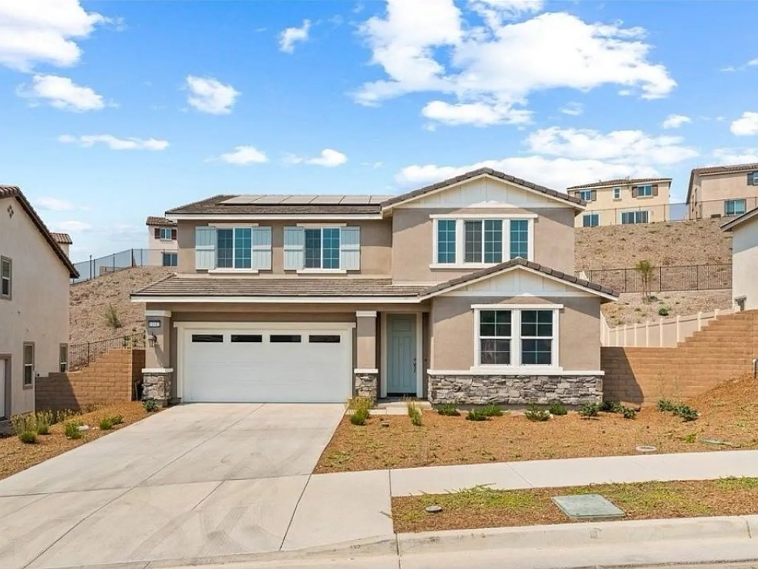 5 bed, 3040 sqft, $4,000 — Photo 1
