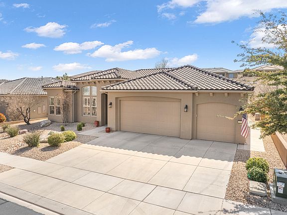 3rd image of 1525 W Garnet Ridge Dr