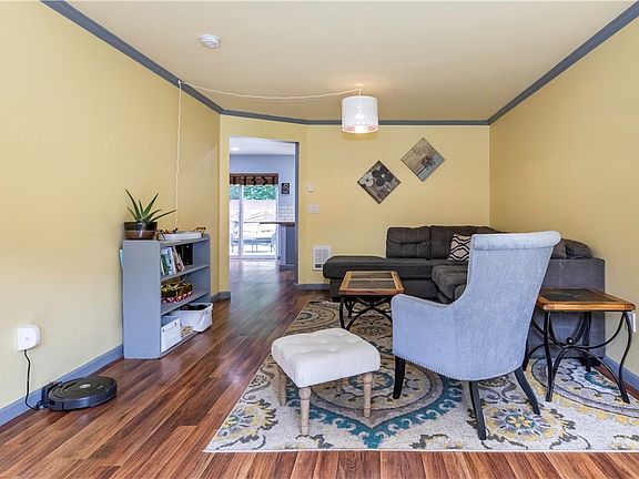 3rd image of 251 NE Barbara Blvd
