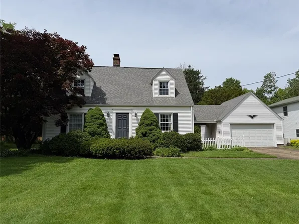 711 Woodrow St NW, North Canton, OH 44720