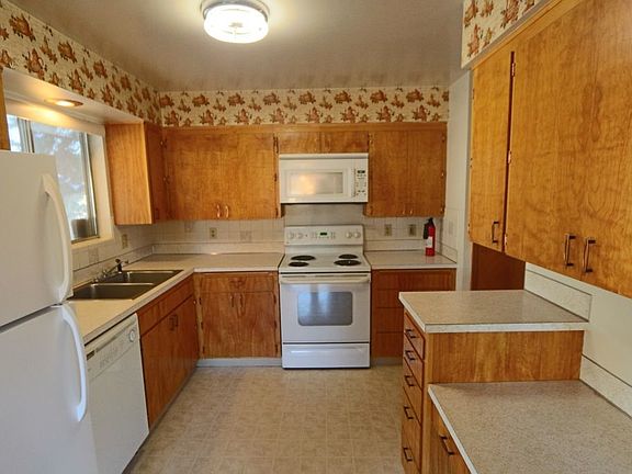 3rd image of 3327 W Garland Ave