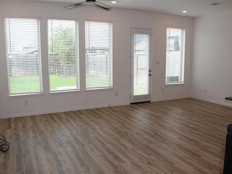 4203 Champlain Way — Photo 9