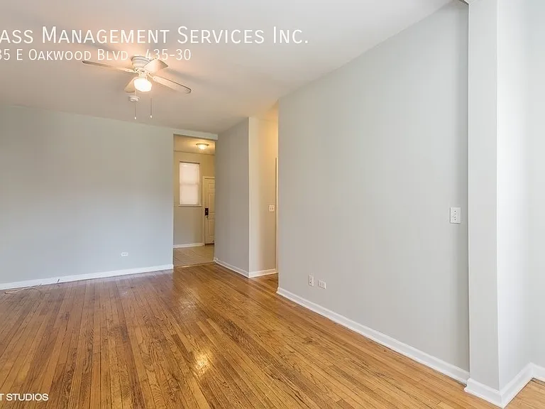 427-39 E Oakwood Blvd — Photo 23