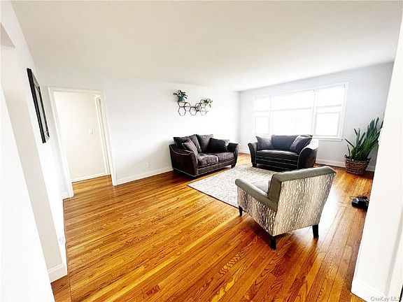 3rd image of 2 Soundview Ave APT Ah