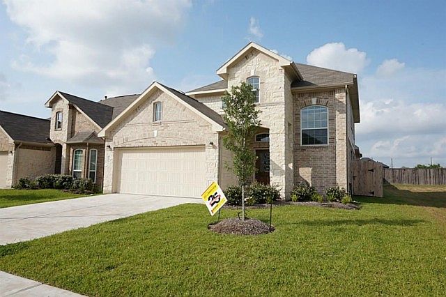 1st image of 3131 Lake Dr