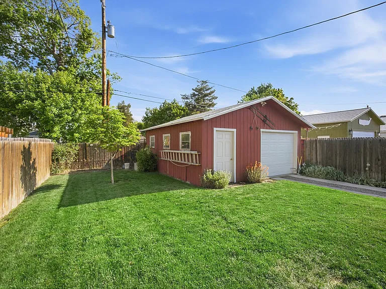 235 E Downington Ave — Photo 18