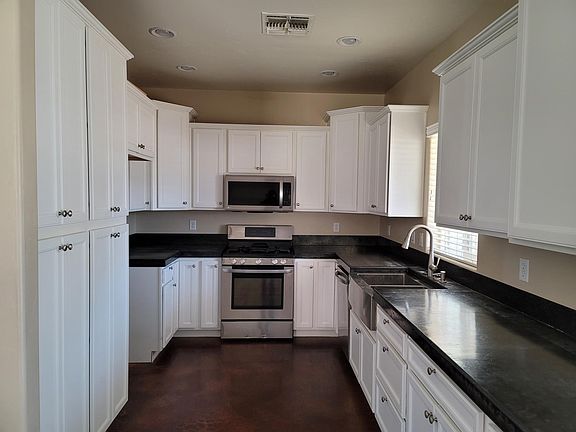 5th image of 3665 N Irving St
