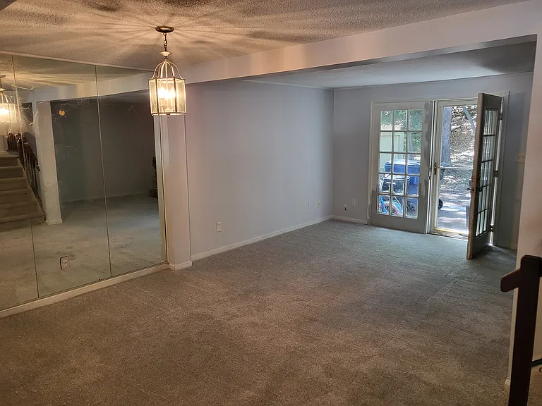 Stephanie Ln — Photo 10