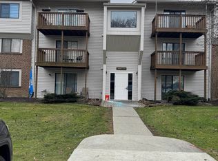 30052 W Twelve Mile Rd UNIT 70, Farmington Hills, MI 48334