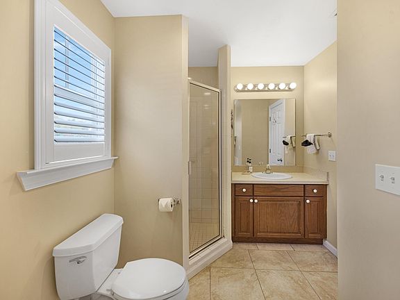 4th image of 15 Coral Way