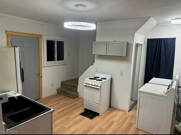 5th image of 110 W Arch St