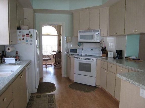 4th image of 8161 SE Palm Hammock Ln