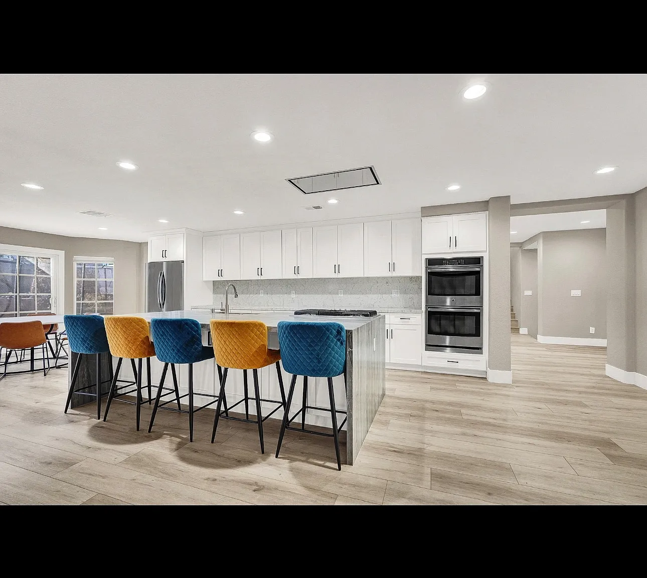 5 bed, 4861 sqft, $6,500 — Photo 2