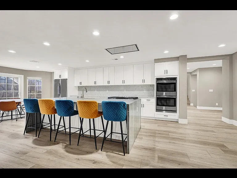 3841 Cranbrook Hill St — Photo 2