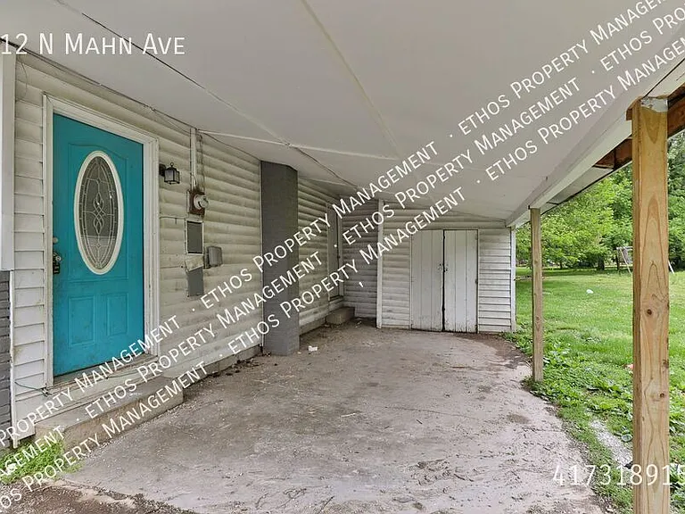 512 N Mahn Ave — Photo 2