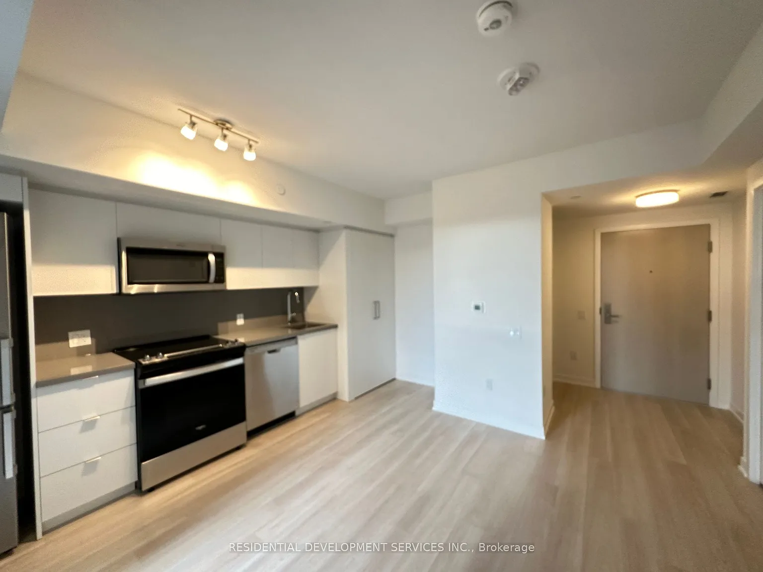 Nordic Condos — Photo 4