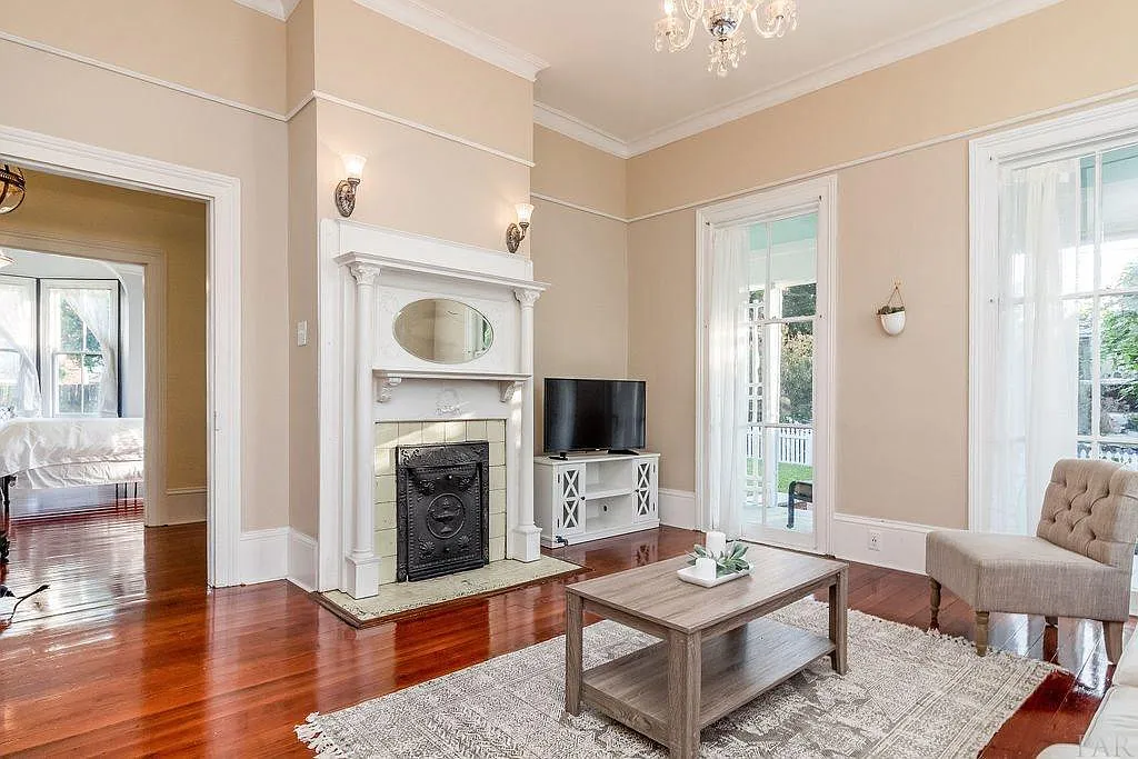 3 bed, 2055 sqft, $2,500 — Photo 4