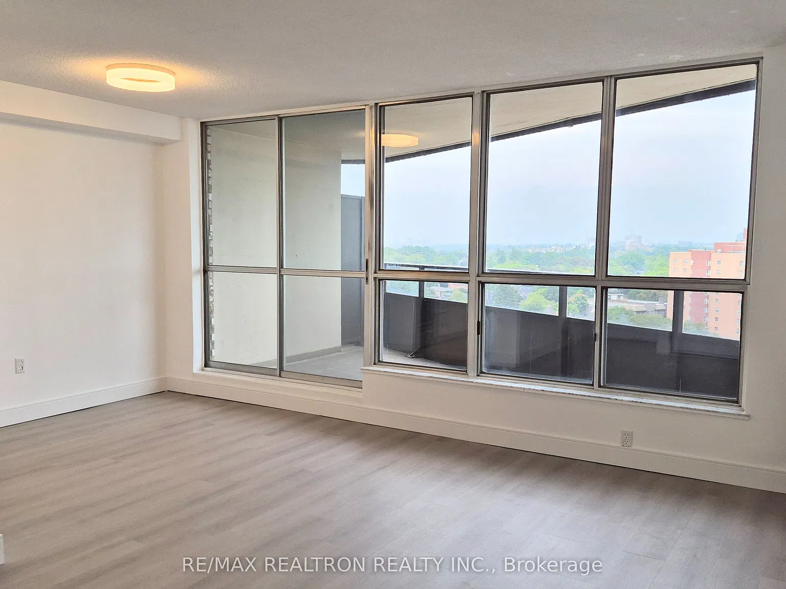21 Vaughan Rd — Photo 4