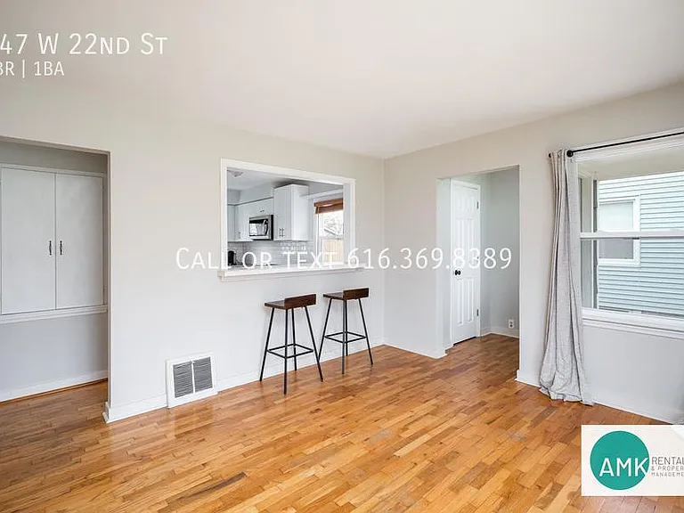 247 W 22nd St — Photo 12