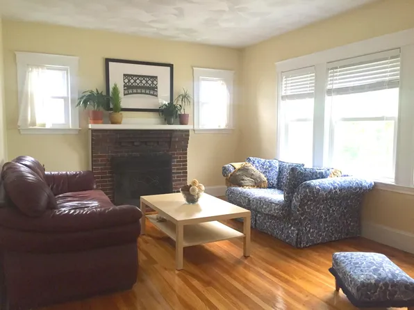 22 Price St, Quincy, MA 02171