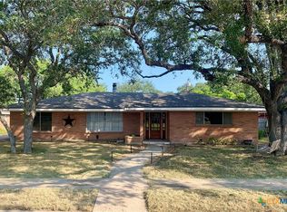 2202 E Loma Vista Ave, Victoria, TX 77901