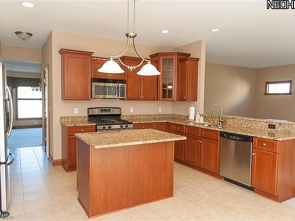 3rd image of 6801 Meadow Walk Dr