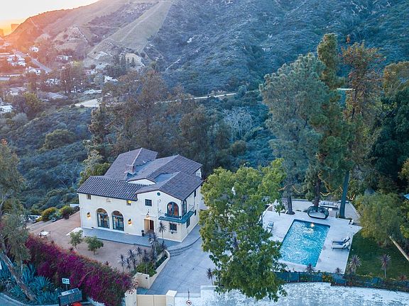 3rd image of 6233 Mulholland Hwy