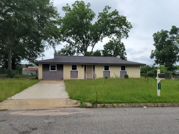 226 John D Seifert Dr, Ozark, AL 36360