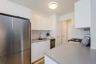 740 Midland Avenue Toronto — Photo 2