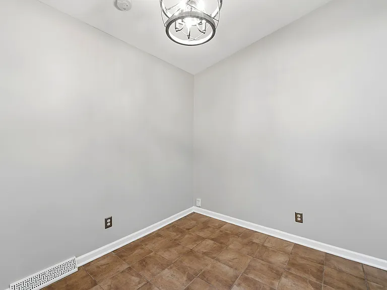 1499 Stonefield Dr — Photo 6