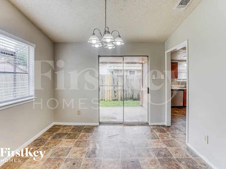 6918 Skyline Park Dr — Photo 5