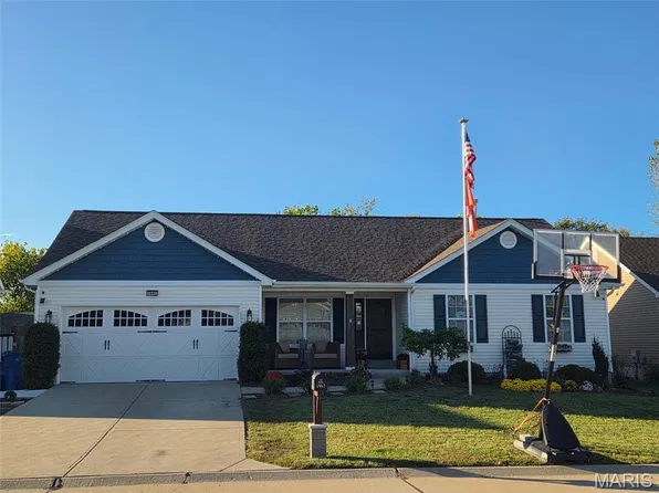 1891 Waters Edge Way, Pevely, MO 63070