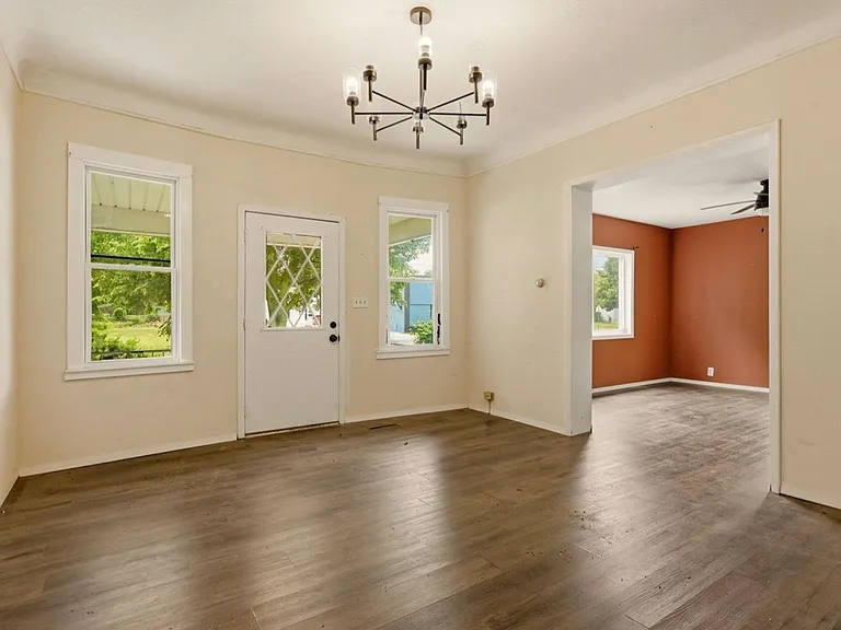 123 Woodside Ln — Photo 2