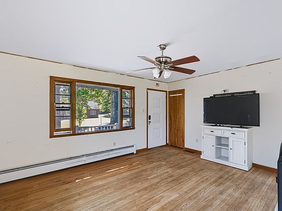 3rd image of 21 Fern Ave