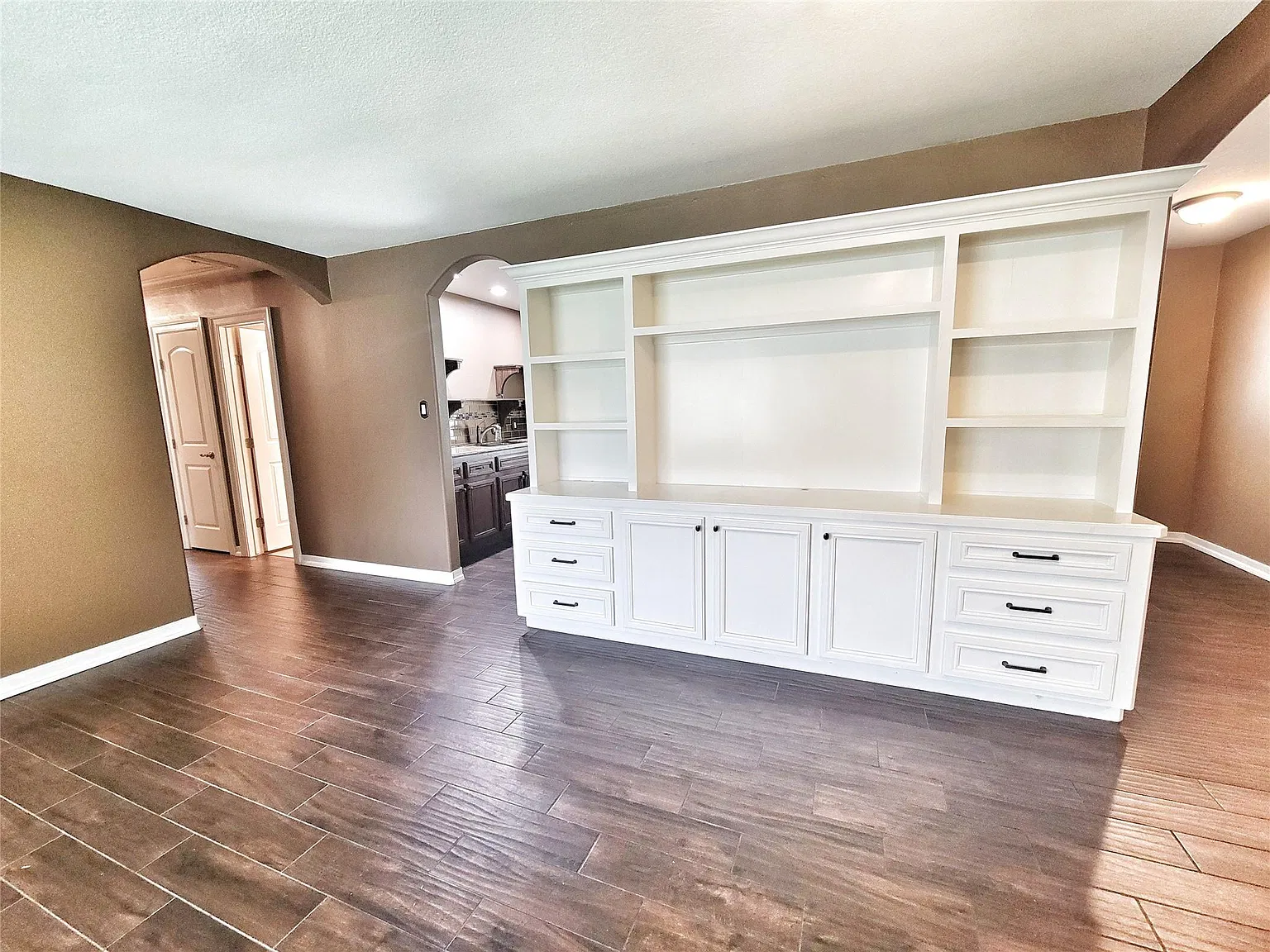 3 bed, 1.0 bath, 1215 sqft, $1,695 — Photo 4