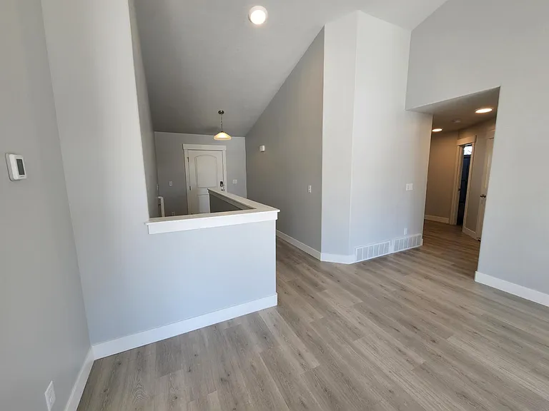439 E Hill View Dr — Photo 35
