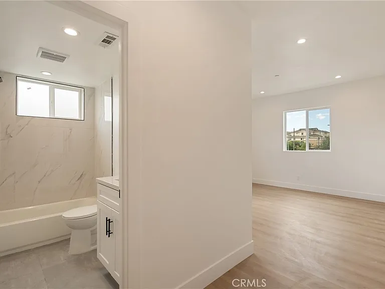 2843 Folsom — Photo 33